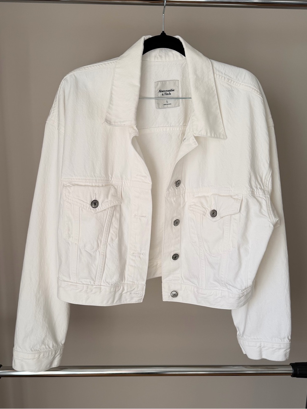 Abercrombie & Fitch Off-White Cropped Denim Jacket